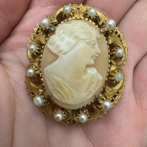 Vintage Florenza pin brooch pendant with crystals and seed pearls gold tone